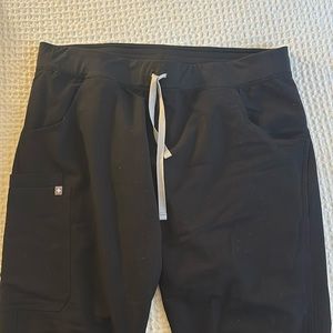 Figs Women’s Black Yola scrub pants